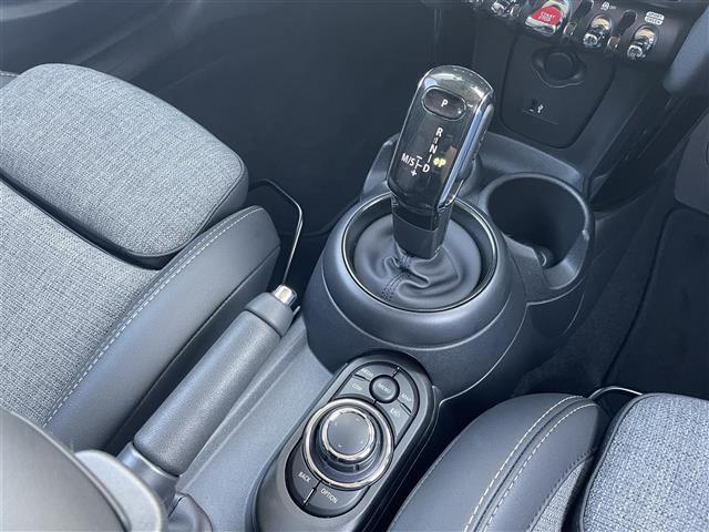 ＭＩＮＩ クーパーＳＤ　クラシック・トリム　前方ドライブレコーダー　アクティブクルーズコントロール　バックカメラ　ＥＴＣ２．０　ハーフレザーシート　前後ＰＤＣ　ドライビングモードスイッチ　ＡｐｐｌｅＣａｒＰｌａｙ　ＡｎｄｒｏｉｄＡｕｔｏ（16枚目）