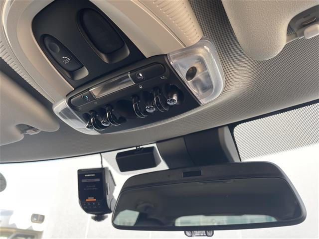 ＭＩＮＩ クーパーＳＤ　クラシック・トリム　前方ドライブレコーダー　アクティブクルーズコントロール　バックカメラ　ＥＴＣ２．０　ハーフレザーシート　前後ＰＤＣ　ドライビングモードスイッチ　ＡｐｐｌｅＣａｒＰｌａｙ　ＡｎｄｒｏｉｄＡｕｔｏ（18枚目）