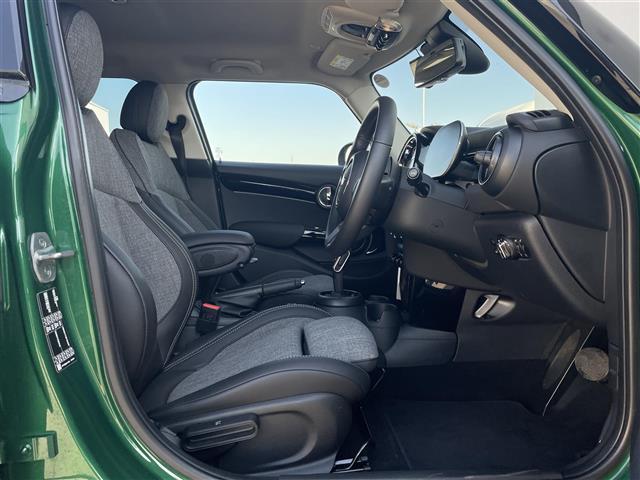 ＭＩＮＩ クーパーＳＤ　クラシック・トリム　前方ドライブレコーダー　アクティブクルーズコントロール　バックカメラ　ＥＴＣ２．０　ハーフレザーシート　前後ＰＤＣ　ドライビングモードスイッチ　ＡｐｐｌｅＣａｒＰｌａｙ　ＡｎｄｒｏｉｄＡｕｔｏ（20枚目）