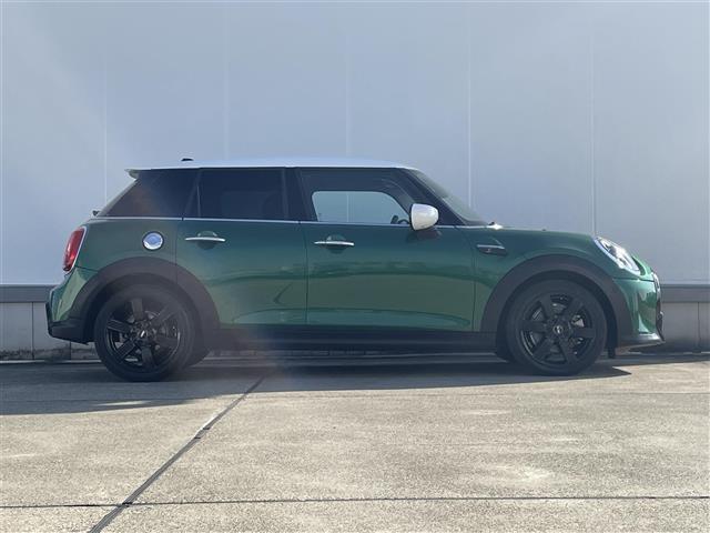 ＭＩＮＩ クーパーＳＤ　クラシック・トリム　前方ドライブレコーダー　アクティブクルーズコントロール　バックカメラ　ＥＴＣ２．０　ハーフレザーシート　前後ＰＤＣ　ドライビングモードスイッチ　ＡｐｐｌｅＣａｒＰｌａｙ　ＡｎｄｒｏｉｄＡｕｔｏ（27枚目）