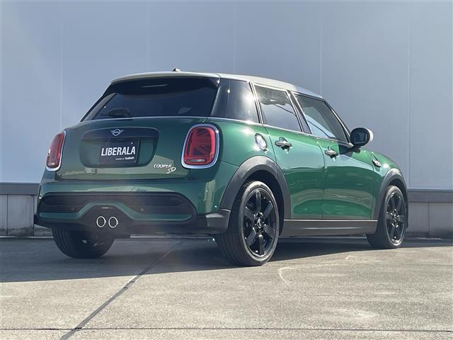 ＭＩＮＩ クーパーＳＤ　クラシック・トリム　前方ドライブレコーダー　アクティブクルーズコントロール　バックカメラ　ＥＴＣ２．０　ハーフレザーシート　前後ＰＤＣ　ドライビングモードスイッチ　ＡｐｐｌｅＣａｒＰｌａｙ　ＡｎｄｒｏｉｄＡｕｔｏ（28枚目）