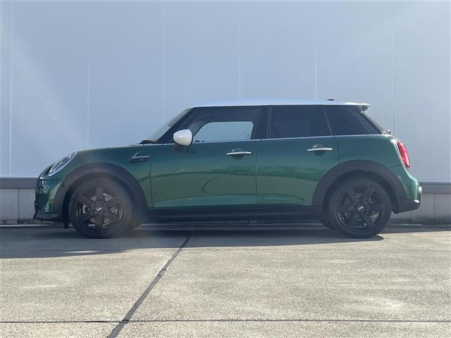 ＭＩＮＩ クーパーＳＤ　クラシック・トリム　前方ドライブレコーダー　アクティブクルーズコントロール　バックカメラ　ＥＴＣ２．０　ハーフレザーシート　前後ＰＤＣ　ドライビングモードスイッチ　ＡｐｐｌｅＣａｒＰｌａｙ　ＡｎｄｒｏｉｄＡｕｔｏ（31枚目）