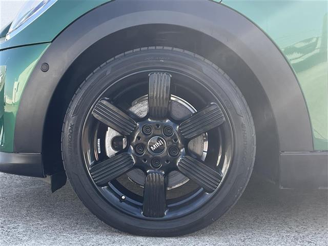 ＭＩＮＩ クーパーＳＤ　クラシック・トリム　前方ドライブレコーダー　アクティブクルーズコントロール　バックカメラ　ＥＴＣ２．０　ハーフレザーシート　前後ＰＤＣ　ドライビングモードスイッチ　ＡｐｐｌｅＣａｒＰｌａｙ　ＡｎｄｒｏｉｄＡｕｔｏ（40枚目）