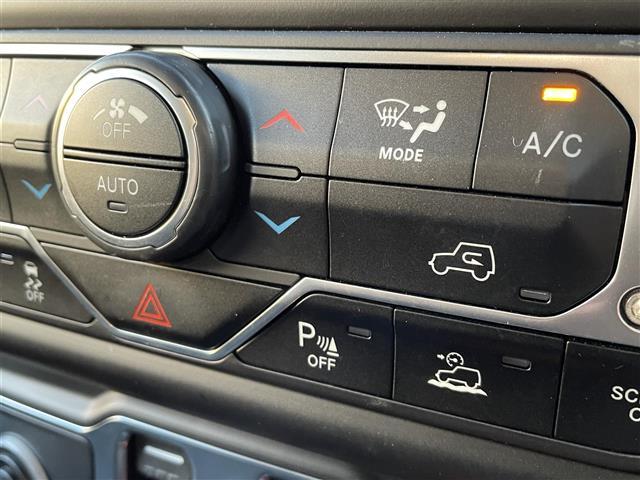 ジープ・ラングラーアンリミテッド スポーツアルティテュード 純正ディスプレイオーディオ/フロント/サイド/バックカメラ/LEDヘッドライト/A/Tタイヤ/純正17インチAW/純正OP前ドライブレコーダー/ACC/BSM/レーンキープ/ETC(18枚目)