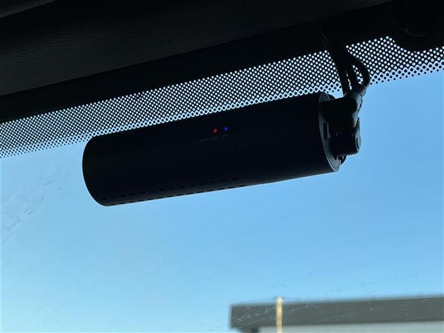 ジープ・ラングラーアンリミテッド スポーツアルティテュード 純正ディスプレイオーディオ/フロント/サイド/バックカメラ/LEDヘッドライト/A/Tタイヤ/純正17インチAW/純正OP前ドライブレコーダー/ACC/BSM/レーンキープ/ETC(21枚目)