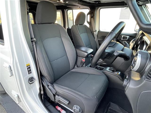 ジープ・ラングラーアンリミテッド スポーツアルティテュード 純正ディスプレイオーディオ/フロント/サイド/バックカメラ/LEDヘッドライト/A/Tタイヤ/純正17インチAW/純正OP前ドライブレコーダー/ACC/BSM/レーンキープ/ETC(22枚目)