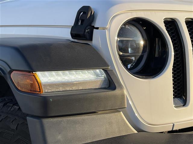 ジープ・ラングラーアンリミテッド スポーツアルティテュード 純正ディスプレイオーディオ/フロント/サイド/バックカメラ/LEDヘッドライト/A/Tタイヤ/純正17インチAW/純正OP前ドライブレコーダー/ACC/BSM/レーンキープ/ETC(32枚目)