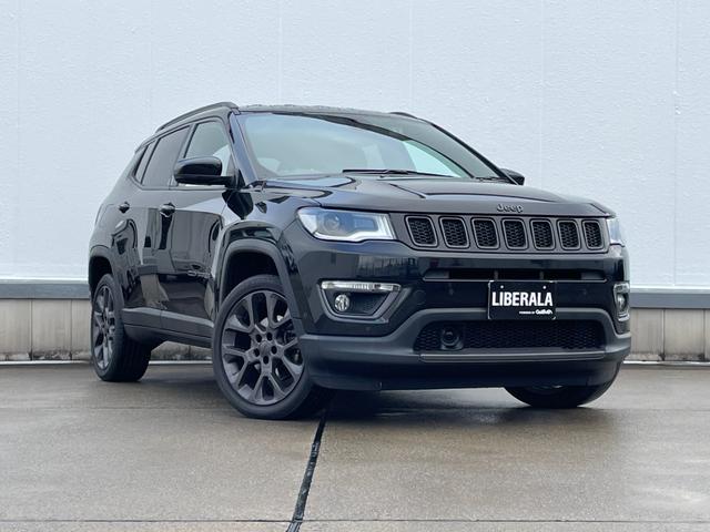 ジープ・コンパス Ｓモデル　４ＷＤ／純正ナビ／ＤＴＶ／Ｂカメラ／黒革シート／シートヒーター／ＥＴＣ／前後ドライブレコーダー／ＡＣＣ／ＢＳＭ／レーンキープ／パーキングセンサー／ＵＳＢ／ＡＵＸ／ＢＴオーディオ／衝突軽減ブレーキ（68枚目）