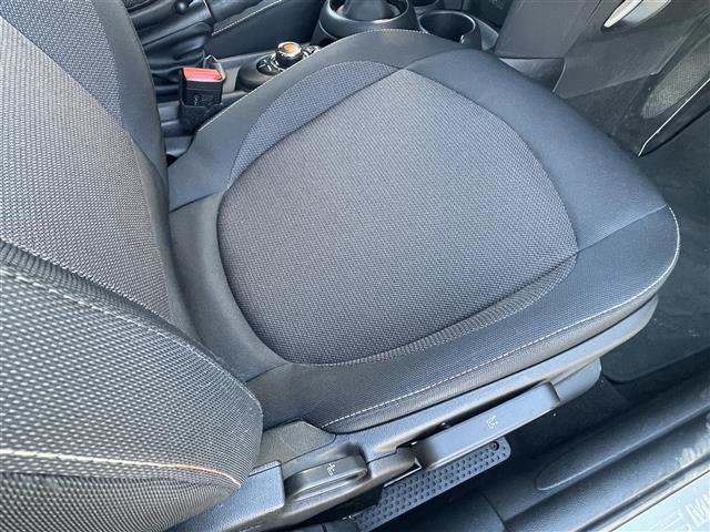 ＭＩＮＩ ヴィクトリア　純正ナビ／バックカメラ／インテリジェントセーフティ／衝突警告／歩行者警告／前後ドライブレコーダー／ＥＴＣ／純正ＵＳＢ／ＢＴオーディオ／スマートキー／純正１５インチＡＷ／ドアバイザー／新車時保証書（19枚目）