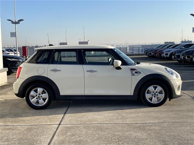 ＭＩＮＩ ヴィクトリア　純正ナビ／バックカメラ／インテリジェントセーフティ／衝突警告／歩行者警告／前後ドライブレコーダー／ＥＴＣ／純正ＵＳＢ／ＢＴオーディオ／スマートキー／純正１５インチＡＷ／ドアバイザー／新車時保証書（31枚目）