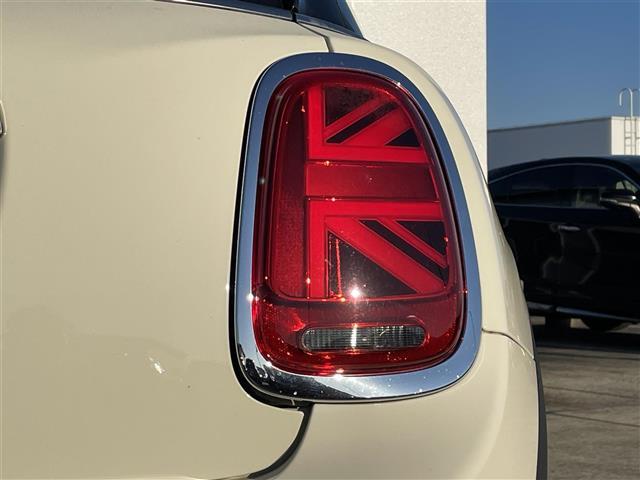 ＭＩＮＩ ヴィクトリア　純正ナビ／バックカメラ／インテリジェントセーフティ／衝突警告／歩行者警告／前後ドライブレコーダー／ＥＴＣ／純正ＵＳＢ／ＢＴオーディオ／スマートキー／純正１５インチＡＷ／ドアバイザー／新車時保証書（36枚目）