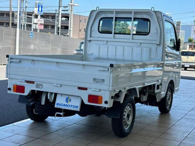 4WD KC EBD付ABS/横滑り防止装置/禁煙車/エアバッグ 運転席/エアバッグ 助手席/衝突安全ボディ/パワーステアリング/オートライト/4WD/マニュアルエアコン/UVカットガラス/最大積載量350kg(3枚目)