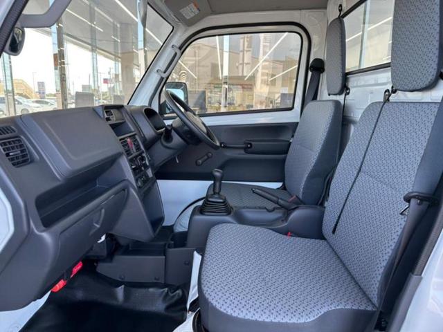 4WD KC EBD付ABS/横滑り防止装置/禁煙車/エアバッグ 運転席/エアバッグ 助手席/衝突安全ボディ/パワーステアリング/オートライト/4WD/マニュアルエアコン/UVカットガラス/最大積載量350kg(6枚目)