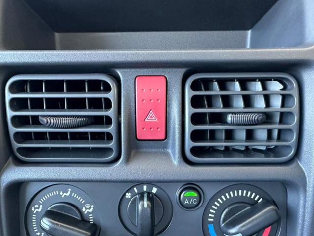4WD KC EBD付ABS/横滑り防止装置/禁煙車/エアバッグ 運転席/エアバッグ 助手席/衝突安全ボディ/パワーステアリング/オートライト/4WD/マニュアルエアコン/UVカットガラス/最大積載量350kg(10枚目)