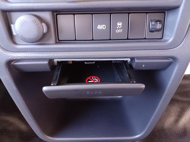 4WD KC EBD付ABS/横滑り防止装置/禁煙車/エアバッグ 運転席/エアバッグ 助手席/衝突安全ボディ/パワーステアリング/オートライト/4WD/マニュアルエアコン/UVカットガラス/最大積載量350kg(23枚目)