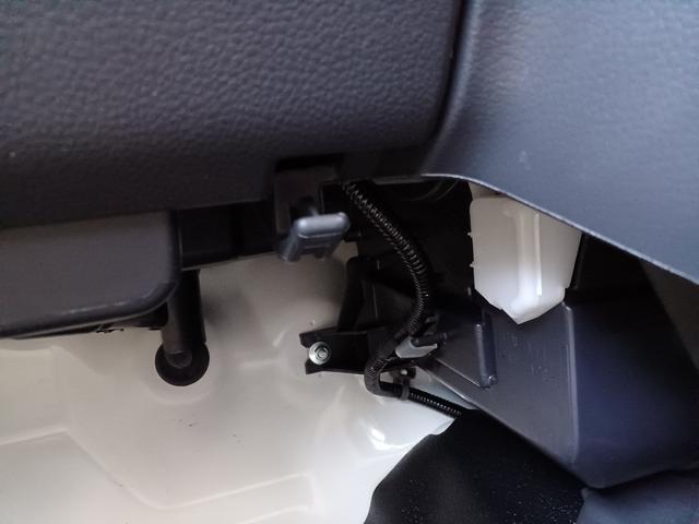 4WD KC EBD付ABS/横滑り防止装置/禁煙車/エアバッグ 運転席/エアバッグ 助手席/衝突安全ボディ/パワーステアリング/オートライト/4WD/マニュアルエアコン/UVカットガラス/最大積載量350kg(27枚目)