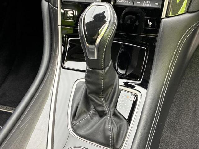 スカイライン ４ＷＤ　ＧＴタイプＳＰ　新品タイヤ／ＢＯＳＥ／純正　８インチ　ＳＤナビ／衝突安全装置／シートヒーター／車線逸脱防止支援システム／シート　フルレザー／ヘッドランプ　ＬＥＤ／ＥＴＣ／ＥＢＤ付ＡＢＳ／横滑り防止装置　革シート（18枚目）