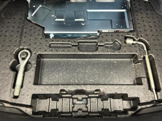 スカイライン ４ＷＤ　ＧＴタイプＳＰ　新品タイヤ／ＢＯＳＥ／純正　８インチ　ＳＤナビ／衝突安全装置／シートヒーター／車線逸脱防止支援システム／シート　フルレザー／ヘッドランプ　ＬＥＤ／ＥＴＣ／ＥＢＤ付ＡＢＳ／横滑り防止装置　革シート（23枚目）