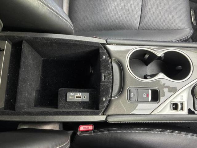 スカイライン ４ＷＤ　ＧＴタイプＳＰ　新品タイヤ／ＢＯＳＥ／純正　８インチ　ＳＤナビ／衝突安全装置／シートヒーター／車線逸脱防止支援システム／シート　フルレザー／ヘッドランプ　ＬＥＤ／ＥＴＣ／ＥＢＤ付ＡＢＳ／横滑り防止装置　革シート（31枚目）