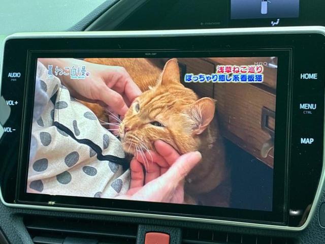 エスクァイア ハイブリッドGiプレミアムパッケージ 保証書/純正 10インチ SDナビ/フリップダウンモニター 純正 12.8インチ/衝突安全装置/両側電動スライドドア/シートヒーター/車線逸脱防止支援システム/シート ハーフレザー 後席モニター(13枚目)