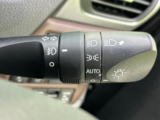 エスクァイア ハイブリッドGiプレミアムパッケージ 保証書/純正 10インチ SDナビ/フリップダウンモニター 純正 12.8インチ/衝突安全装置/両側電動スライドドア/シートヒーター/車線逸脱防止支援システム/シート ハーフレザー 後席モニター(15枚目)