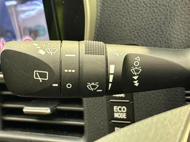 エスクァイア ハイブリッドGiプレミアムパッケージ 保証書/純正 10インチ SDナビ/フリップダウンモニター 純正 12.8インチ/衝突安全装置/両側電動スライドドア/シートヒーター/車線逸脱防止支援システム/シート ハーフレザー 後席モニター(16枚目)