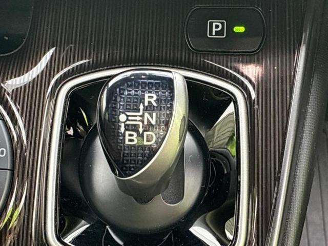 エスクァイア ハイブリッドGiプレミアムパッケージ 保証書/純正 10インチ SDナビ/フリップダウンモニター 純正 12.8インチ/衝突安全装置/両側電動スライドドア/シートヒーター/車線逸脱防止支援システム/シート ハーフレザー 後席モニター(17枚目)