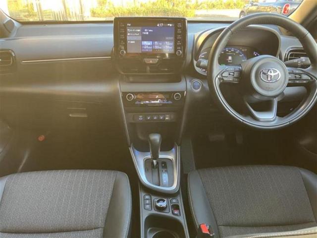 ヤリスクロス ４ＷＤハイブリッドＺ　保証書／ディスプレイオーディオ８インチ／衝突安全装置／シートヒーター／車線逸脱防止支援システム／シート　ハーフレザー／ヘッドランプ　ＬＥＤ／ＥＴＣ／ＥＢＤ付ＡＢＳ／横滑り防止装置　衝突被害軽減システム（4枚目）