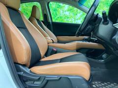 「この車の写真をもっと見たい」「状態が気になる」「この装備はついている？」どんな小さな疑問でもお気軽にお問い合わせください！ 4