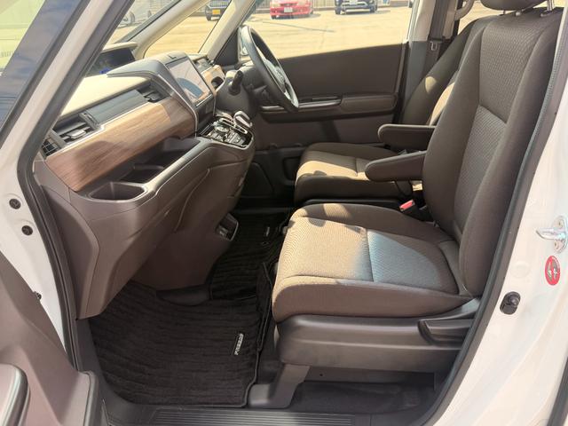 フリード+ハイブリッド ハイブリッドG 1オナ バックモニター フルセグテレビ オートクルーズコントロール ABS ナビTV LEDヘッドランプ シートヒータ USB DVD再生可 VSA ドライブレコーダー キーフリー(16枚目)