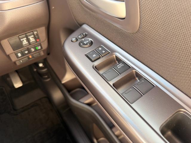 フリード+ハイブリッド ハイブリッドG 1オナ バックモニター フルセグテレビ オートクルーズコントロール ABS ナビTV LEDヘッドランプ シートヒータ USB DVD再生可 VSA ドライブレコーダー キーフリー(23枚目)