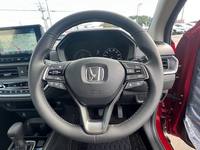 ＷＲ－Ｖ Ｚ　登録済み未使用車　禁煙車　Ｈｏｎｄａセンシング　純正ナビ　地デジ　Ｂカメラ　Ｂｌｕｅｔｏｏｔｈ　ＬＥＤヘッドライト　コーナーセンサー　前ドラレコ　１７インチアルミホイール　ＥＴＣ　ＤＶＤ　ソナー（11枚目）