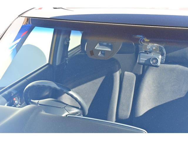 Ｎ－ＯＮＥ Ｇ・ローダウン　追突軽減ブレーキ　ストラーダナビ　ワンセグ　Ｒカメラ　ＥＴＣ　アルミホイール　ＨＩＤライト　イモビライザー　Ｂカメラ　ＥＣＯＮ　パワステ　オートエアコン　パワーウィンドウ　ＥＳＣ　ＡＢＳ　ナビＴＶ（4枚目）