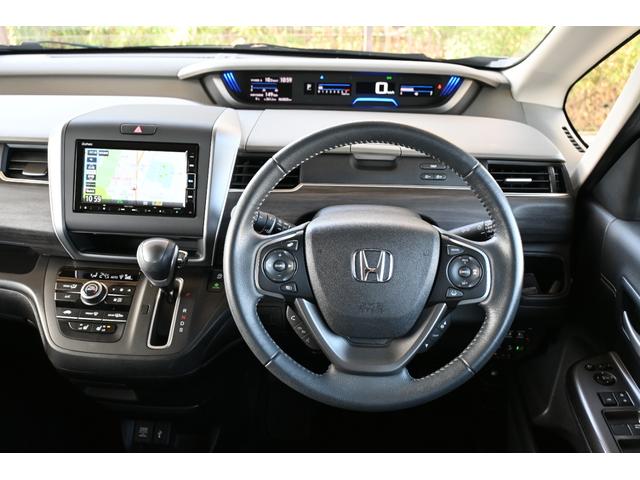 フリード Ｇ・ホンダセンシング　純正ナビ　フルセグ　Ｒカメラ　ＥＴＣ　ＦＲドラレコ　シートヒーター　アルミホイール　ＬＥＤライト　両側Ｐスライドドア　Ｆセグ　追突被害軽減ブレーキ　ｉストップ　Ｗエアバッグ　パワーウィンドウ　ＶＳＡ（11枚目）