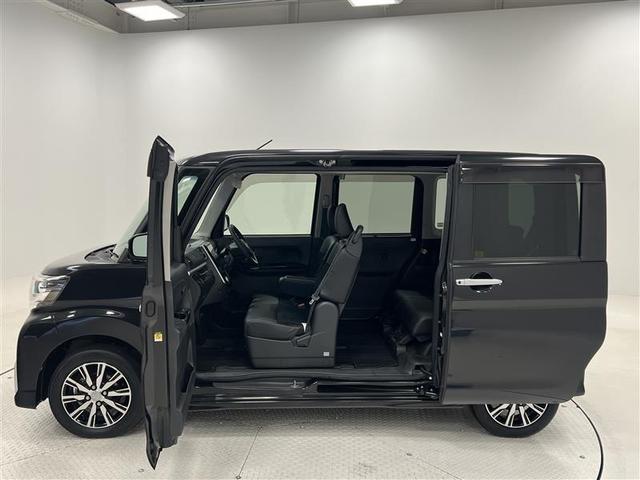 左側はセンターピラーレスで大開口！助手席シート背面部分がテーブルとして使うこともできます！停車時にご使用ください。