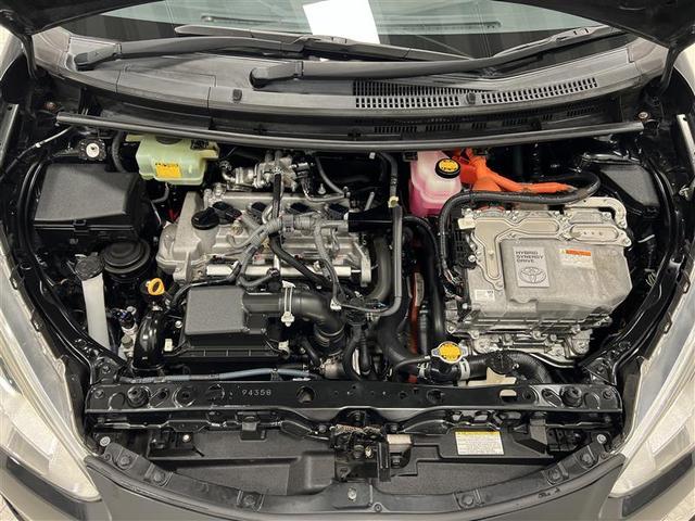 アクア Ｓ　キーレスエントリ　ナビ＆ＴＶ　オートエアコン　デュアルエアバック　ＥＳＣ　Ｂカメラ　パワーウィンドウ　ＥＴＣ　ＳＲＳ　ワンセグＴＶ　パワーステアリング　ＡＢＳ　メモリーナビ（9枚目）