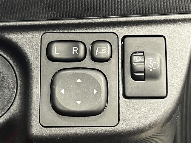 アクア Ｓ　キーレスエントリ　ナビ＆ＴＶ　オートエアコン　デュアルエアバック　ＥＳＣ　Ｂカメラ　パワーウィンドウ　ＥＴＣ　ＳＲＳ　ワンセグＴＶ　パワーステアリング　ＡＢＳ　メモリーナビ（23枚目）