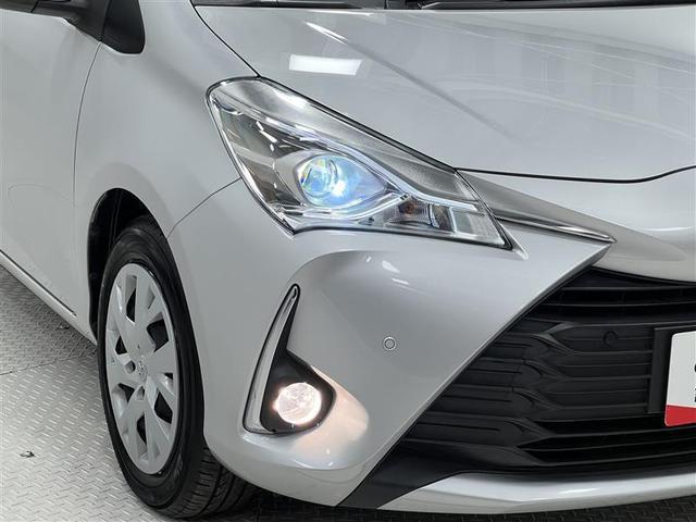 ヴィッツ Ｕ　盗難防止システム　衝突被害軽減ブレーキ　ＤＶＤ　ＬＥＤヘッドライト　キーレス　ＡＢＳ　エアコン　Ｂカメラ　スマートストップ　スマートキー　パワステ　ナビＴＶ　横滑り防止装置　パワーウィンドウ（5枚目）