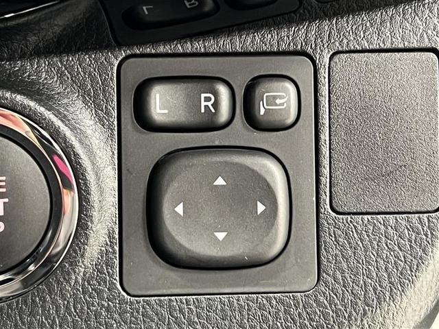 ヴィッツ Ｕ　盗難防止システム　衝突被害軽減ブレーキ　ＤＶＤ　ＬＥＤヘッドライト　キーレス　ＡＢＳ　エアコン　Ｂカメラ　スマートストップ　スマートキー　パワステ　ナビＴＶ　横滑り防止装置　パワーウィンドウ（32枚目）