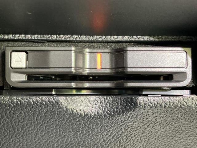 プリウス S 新品タイヤ/保証書/社外 9インチ SDナビ/衝突安全装置/車線逸脱防止支援システム/ヘッドランプ LED/Bluetooth接続/ETC/EBD付ABS/横滑り防止装置/アイドリングストップ 禁煙車(28枚目)