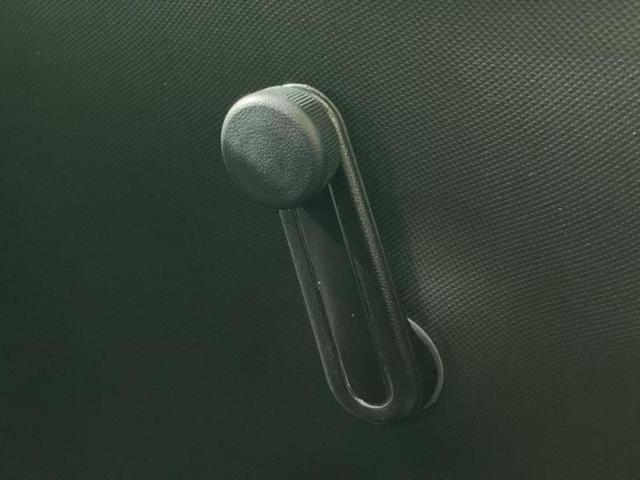 アクア L 純正 ナビ/Bluetooth接続/ETC/EBD付ABS/横滑り防止装置/アイドリングストップ/エアバッグ 運転席/エアバッグ 助手席/パワーウインドウ/キーレス/オートエアコン/パワーステアリング(40枚目)