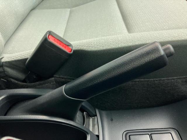 アクア L 純正 ナビ/Bluetooth接続/ETC/EBD付ABS/横滑り防止装置/アイドリングストップ/エアバッグ 運転席/エアバッグ 助手席/パワーウインドウ/キーレス/オートエアコン/パワーステアリング(43枚目)