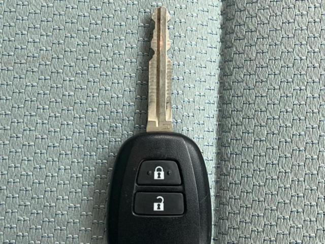 アクア L 純正 ナビ/Bluetooth接続/ETC/EBD付ABS/横滑り防止装置/アイドリングストップ/エアバッグ 運転席/エアバッグ 助手席/パワーウインドウ/キーレス/オートエアコン/パワーステアリング(48枚目)