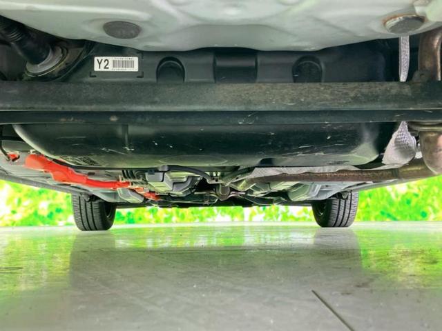 アクア L 純正 ナビ/Bluetooth接続/ETC/EBD付ABS/横滑り防止装置/アイドリングストップ/エアバッグ 運転席/エアバッグ 助手席/パワーウインドウ/キーレス/オートエアコン/パワーステアリング(51枚目)