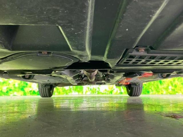 アクア L 純正 ナビ/Bluetooth接続/ETC/EBD付ABS/横滑り防止装置/アイドリングストップ/エアバッグ 運転席/エアバッグ 助手席/パワーウインドウ/キーレス/オートエアコン/パワーステアリング(52枚目)