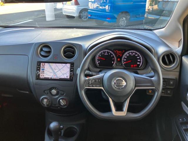 ノート Ｘ　保証書／純正　ＳＤナビ／エマージェンシーブレーキ／車線逸脱防止支援システム／ヘッドランプ　ＬＥＤ／ＥＢＤ付ＡＢＳ／横滑り防止装置／アイドリングストップ／バックモニター／フルセグＴＶ　バックカメラ（4枚目）