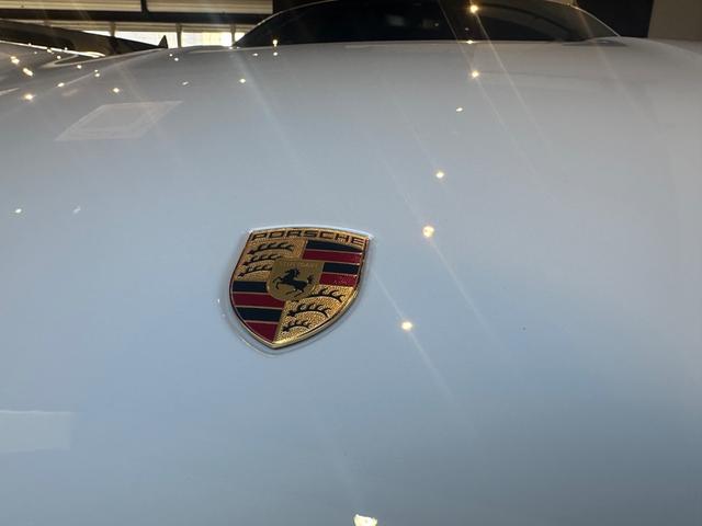 ９１１ ９１１　クレヨングレー　ロゴ　ＲＳスパイダーホイール　ＳＣパッケージ　スポーツエグゾースト　スポーツテールパイプ　ＧＴスポーツステアリング　ストレージパッケージ　ＥＤテールライト　パワーステアリング（4枚目）