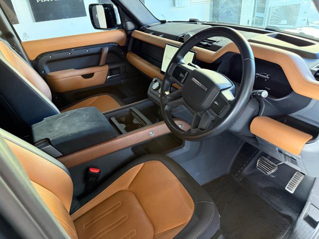 ディフェンダー １１０Ｘ　Ｄ３００　７人乗　ＡｐｐｌｅＣａｒＰｌａｙ　ＨＵＤ　Ｍｅｒｉｄｉａｎ　Ｓｏｕｎｄ（11枚目）