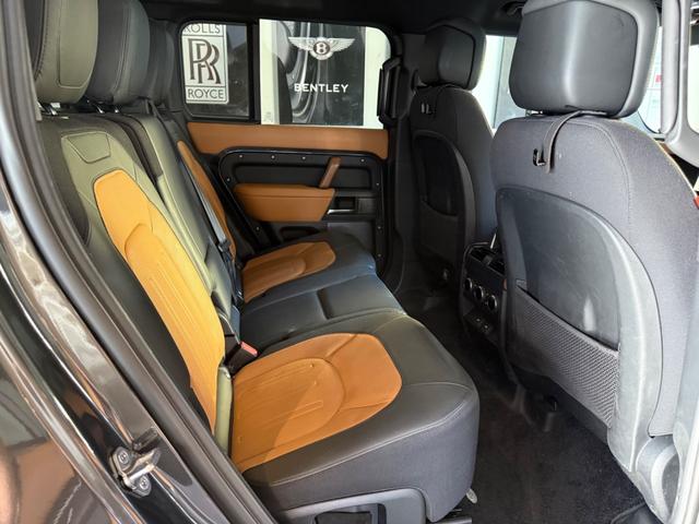 ディフェンダー １１０Ｘ　Ｄ３００　７人乗　ＡｐｐｌｅＣａｒＰｌａｙ　ＨＵＤ　Ｍｅｒｉｄｉａｎ　Ｓｏｕｎｄ（12枚目）