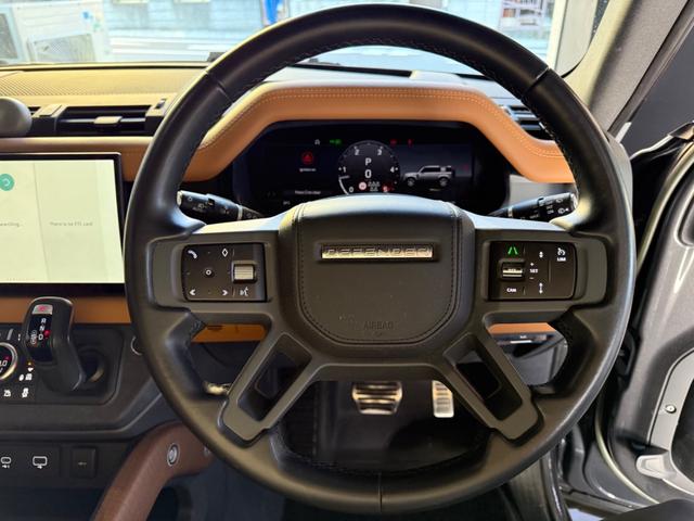 ディフェンダー １１０Ｘ　Ｄ３００　７人乗　ＡｐｐｌｅＣａｒＰｌａｙ　ＨＵＤ　Ｍｅｒｉｄｉａｎ　Ｓｏｕｎｄ（14枚目）